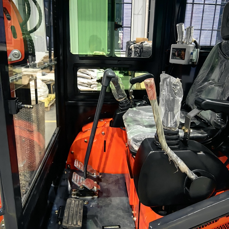 Mała koparka gąsienicowa o udźwigu 3 ton